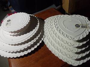 lot 109 image: New Wilton Heart Shaped, and Round Cake Plates in Multiple Sizes, for Multiple teared Cakes See Pictures