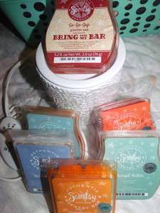 lot 149 image: Julie Ann Home wax warmer and supply of wax