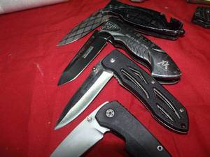 lot 157 image: Lot of Pocket Knives ... Schrade, Smith and Wesson, and others