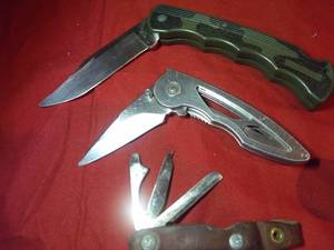 lot 159 image: Knives.. Buck, Buck lite, and keychain knife