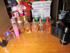 lot 307 image: Womens Mixed Lot of Perfume..Versacci, Elizabeth Taylors White Diamonds, Red and others.