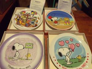 lot 170 image: Vintage Peanuts Collectors Plates in Original Boxes