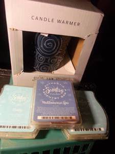 lot 209 image: Julie Anne Homes Candle Warmers and Scentsy Aroma Candle Cubes NIB