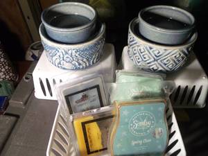 lot 211 image: Julie Ann Home wax warmers and supply of wax