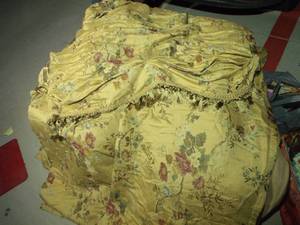 lot 229 image: 4 panels of Drapes and4 Matching Toppers (84 inches long) in color and style as shown Drapes 94x86.
