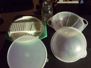 lot 261 image: Tupperware Multi-function bowl, Popcorn bowl and large Mason Jar Glass