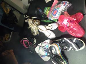 lot 266 image: Girls shoes 1112, game and belt