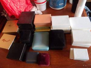 lot 286 image: Large amount of empty Jewlery boxes