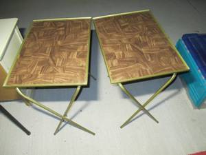 lot 291 image: 2 Vintage TV Trays