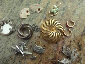 lot 311 image: Sets of Earrings and Broaches