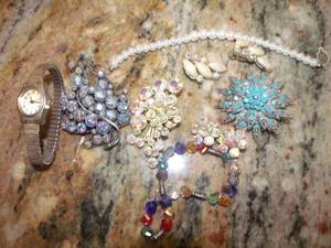 lot 317 image: Ladies Watch, Pearl Bracelet, and other jewelry as shown