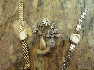 lot 318 image: Two Ladies Watches and two Broaches as shown