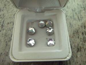 lot 319 image: Rhinestones with Velcrow on the back