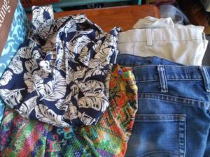 lot 327 image: Womens Pants in a Variety of Styles and Colors Sizes XL-XXL