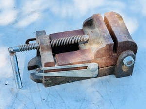 lot 12 image: AntiqueVintage Bench Vise