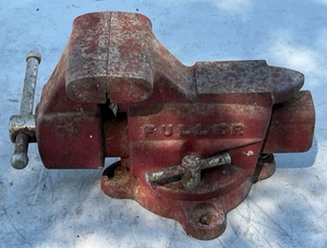 lot 14 image: Vintage Fuller 3 12 Bench Vise WSwivel Base