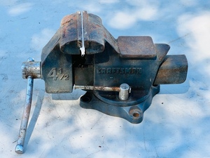 lot 15 image: Vintage Craftsman Bench Vise No. 51865 W Swivel Base &amp Anvil