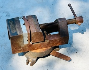 lot 17 image: AntiqueVintage Stanley Bench Vise W Swivel Base