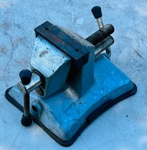 lot 18 image: Vintage Vacu-Vice by General Bench Vise