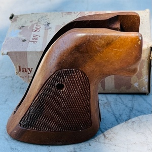 lot 24 image: Jay Scott Custom Made Gun Grips B20 Oversized Trooper Pistol Grip