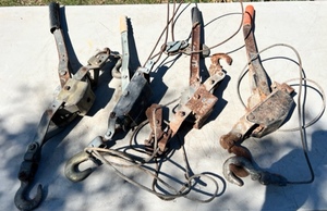 lot 28 image: Four Assorted Come-A-Longs