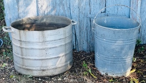 lot 43 image: Large Aluminum Pot &amp Metal PailBucket