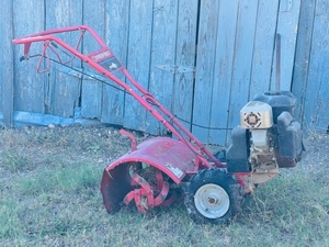 lot 53 image: Troy-Bilt Bronco Rear Tine Roto-Tiller