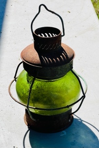 lot 58 image: Antique Unmarked Railroad Latern W Fixed Green Glass Globe
