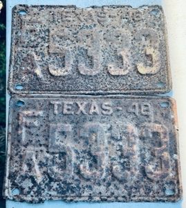lot 67 image: Vintage 1948 Pair of Texas License Plates FA5333