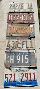 lot 70 image: Wall-Hanging Collection of 6 Vintage License Plates