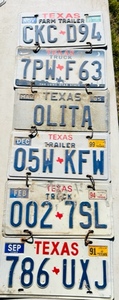 lot 76 image: Wall-Hanging Collection of 6 Vintage License Plates