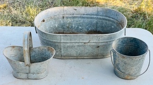 lot 104 image: Vintage Galvanized Washtub, Bucket, &amp Tub With Handle