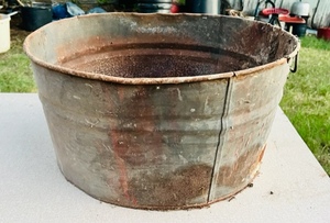 lot 119 image: Galvanized Metal Wash Tub