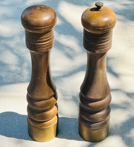 lot 139 image: Vintage Vicki Wooden Oak Salt Shaker &amp Pepper Grinder
