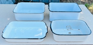 lot 157 image: Vintage Enamelware Black &amp White Trim Rectangular Baking Pan W Three Rare Roasting Pans