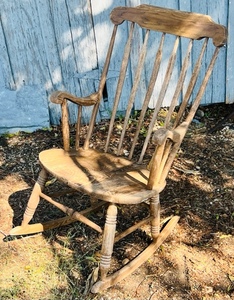 lot 170 image: Antique Wooden Rocking Chair