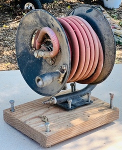 lot 172 image: Vintage Hand Cranking Air Hose Reel&nbsp