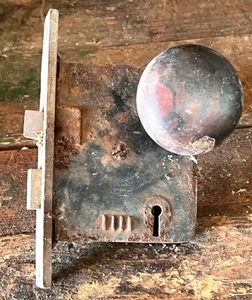 lot 178 image: Antique Lock Set W Black Door Knobs