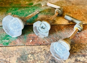 lot 181 image: AntiqueVintage Clear Glass Door Knobs