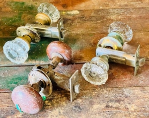 lot 182 image: Vintage Clear Glass &amp Brown Door Handles W LockingLatch Mechanism