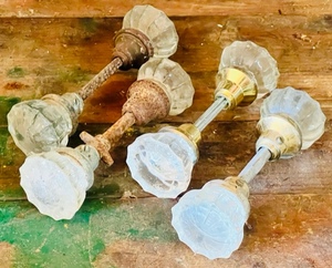 lot 183 image: Eight AntiqueVintage Clear Glass Door Knobs