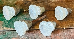 lot 184 image: Five AntiqueVintage Clear Glass Door Knobs