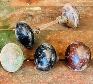 lot 188 image: Five AntiqueVintage Brown &amp Black Door Knobs