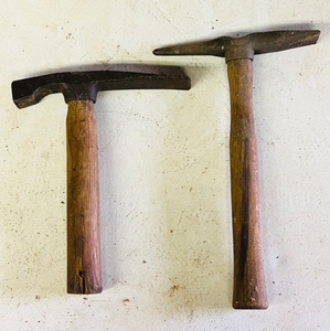 lot 217 image: Vintage MattockAdze &amp Rock Chipper