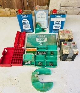 lot 222 image: Cartridge Reloading Tools And Supplies