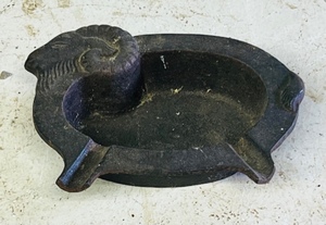 lot 242 image: Vintage Cast Iron Ram Ashtray