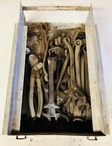 lot 250 image: Metal Drawer W Antique and Vintage Tools