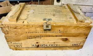lot 276 image: Vintage Unbranded Ammo Box