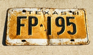 lot 290 image: Vintage 1961 Texas License Plate