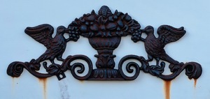 lot 307 image: Vintage Cast Iron Birds Eating Fruit Hanging Wall Art